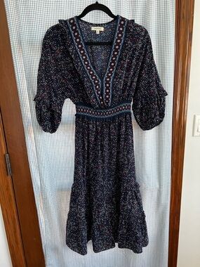 Max Studio Navy Floral Midi Dress with V-Neck and Puff Sleeves